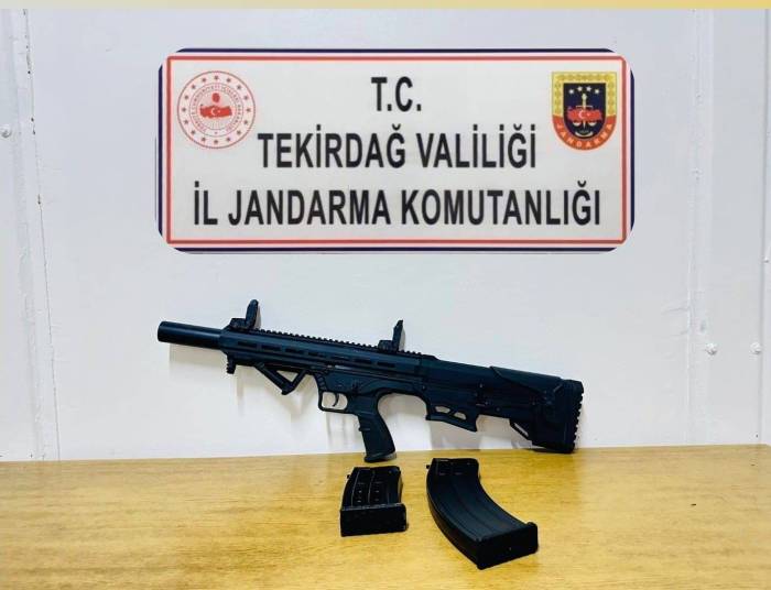 Tekirdağ’da Silah, Kaçak İçki Ve Uyuşturucu Ele Geçirildi