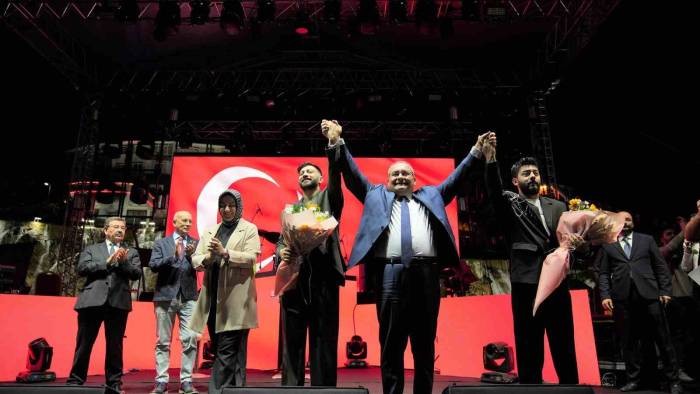 Keçiören’de 19 Mayıs Coşkusu ‘Gençlik Alayı Yürüyüşü’ Ve Konserlerle Kutlandı