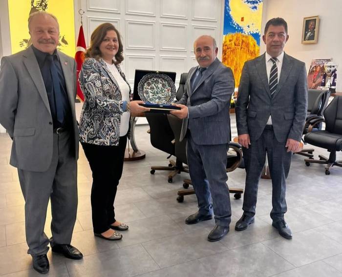 Kütahya’ya Değil, Afyonkarahisar Belediyesi’ne ’hayırlı Olsun’ Ziyareti