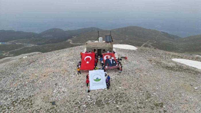 Osmangazili Dağcılar Uludağ’ın Zirvesinde