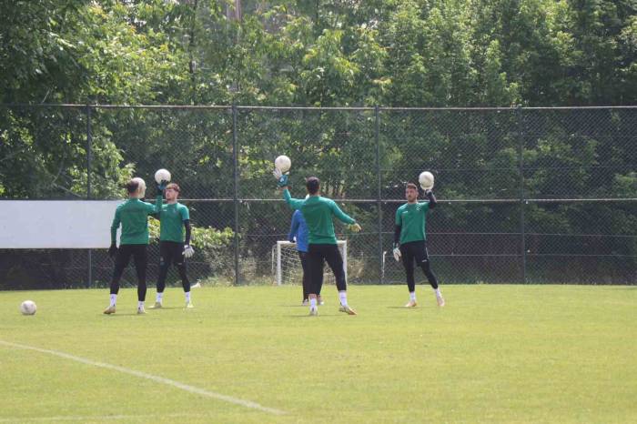 Sakaryaspor, Süper Lig Hasretini Gidermek İçin Hazırlıklarını Sürdürüyor