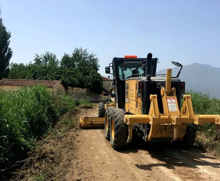 Şehzadeler Belediyesi Ova Yollarını Düzenliyor