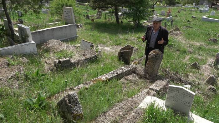 Asırlık Meçhul Mezar Gizemini Koruyor