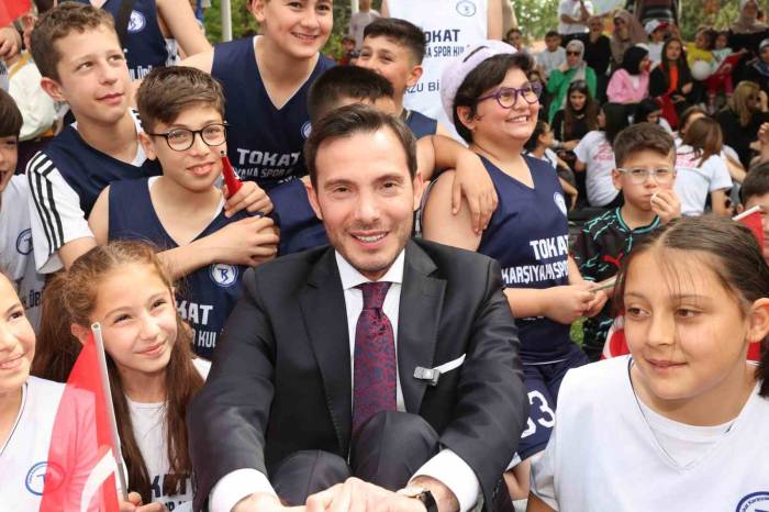 Başkan Yazıcıoğlu, Başarılı Gençlere Bisiklet Hediye Etti