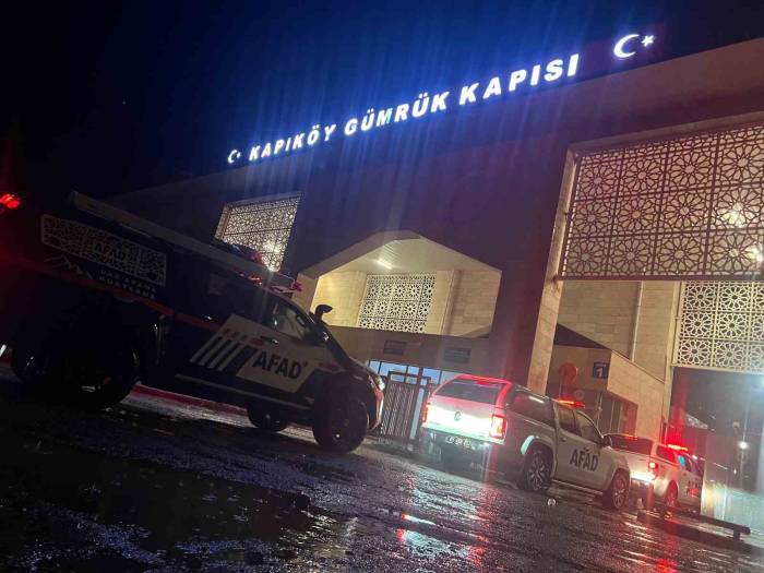 Van Afad Personelleri İran’a İntikal İçin Yola Çıktı