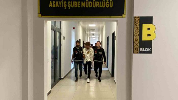 Birlikte Alkol Aldıkları Genç Kızı, Cinsel İlişki Teklifini Kabul Etmeyince Boynuna İp Bağlayıp Öldürdü