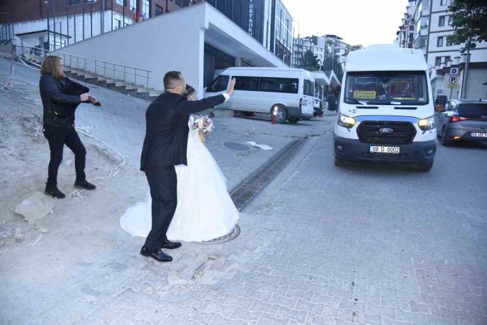 Artvin’de Gelin Ve Damat Düğünlerine Dolmuşla Gitti