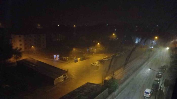 Tatvan’da Sağanak Yağış Ve Dolu Hayatı Felç Etti