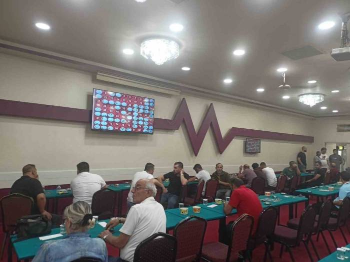 İzmir’de Kumar Baskınında 186 Kişiye 1 Milyon 195 Bin Tl Ceza