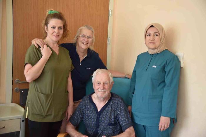 Çanakkale’de Tur Otobüsünden Düşen Alman Turist Yaralandı