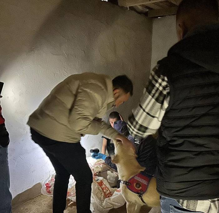 Tüm Ekiplerin 7 Saat Boyunca Aradığı Çocuk Çoban Samanlıkta Uyurken Bulundu