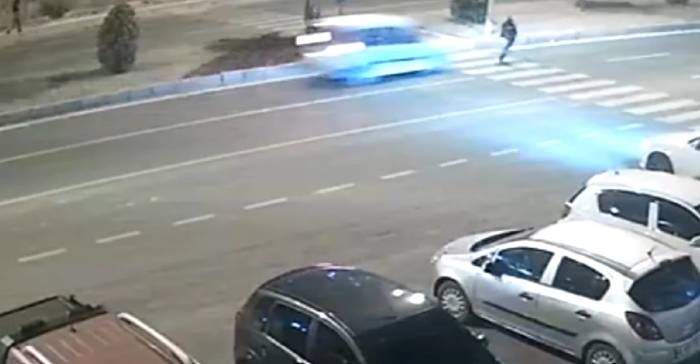 Otomobilin Çarptığı Yaya Hayatını Kaybetti: O Anlar Kamerada
