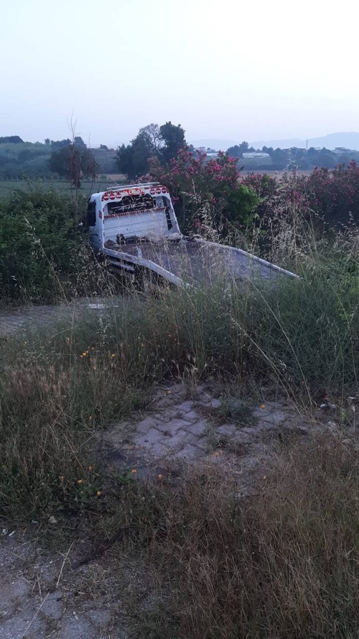 Çekici Yoldan Çıkarak Şarampole İndi: 2 Yaralı