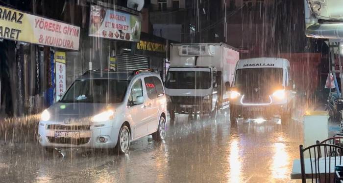 Meteoroloji Uyardı: Yağışlar Bir Anda Bastıracak