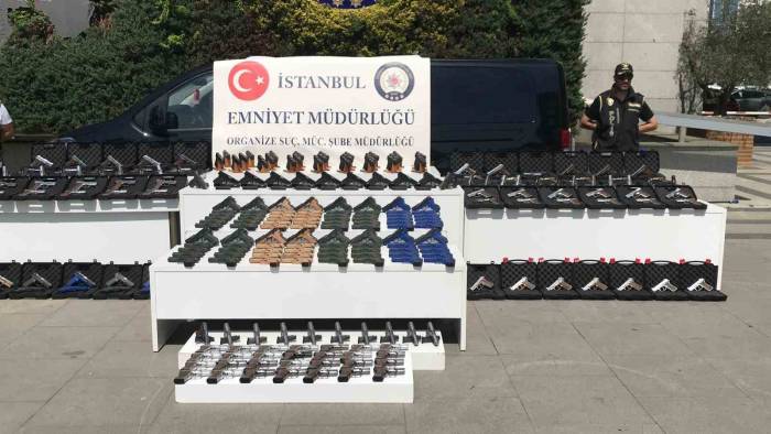 İstanbul’da Yasadışı Silah Ticareti Operasyonu: 269 Tabanca Ele Geçirildi