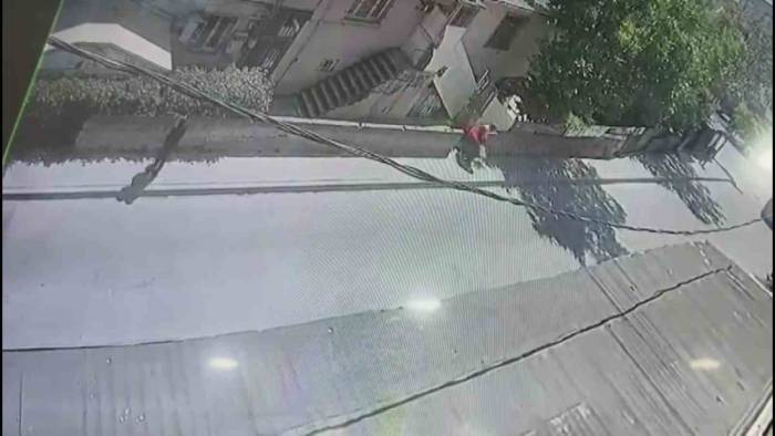 Pendik’te Silahlı Saldırı: Kafede Oturan Kişiyi Öldürüp Kaçtı