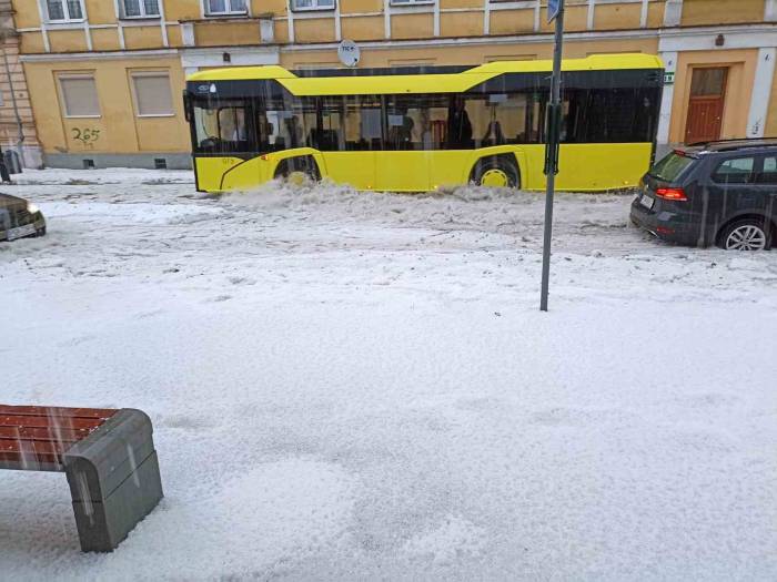 Polonya’da Sağanak Yağış Ve Dolu Hayatı Felç Etti