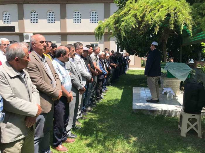 Oğlu Tarafından Benzin Dökülerek Yakılmıştı, Son Yolculuğuna Uğurlandı