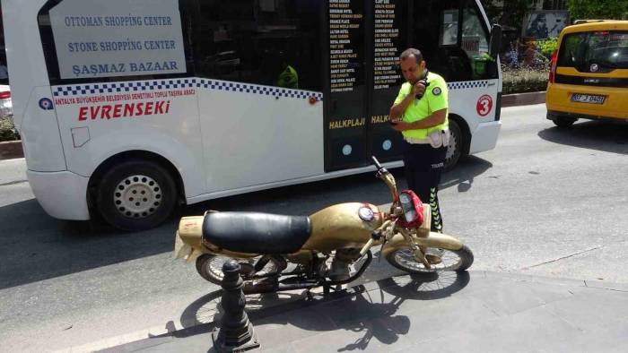 Trafik Polisinden Kaçamayınca Motosikleti Bırakıp Kayıplara Karıştılar