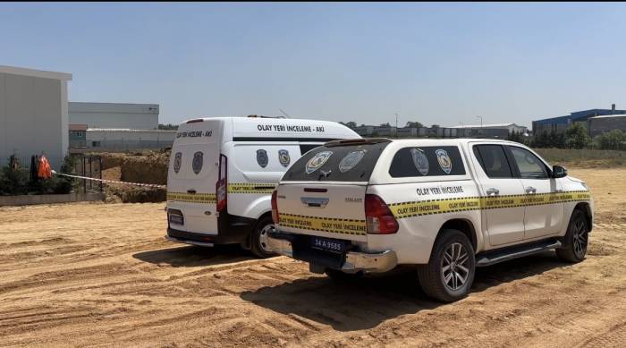 Tuzla’da Sanayi Sitesinde Toprak Kayması : 2 İşçi Kurtarıldı