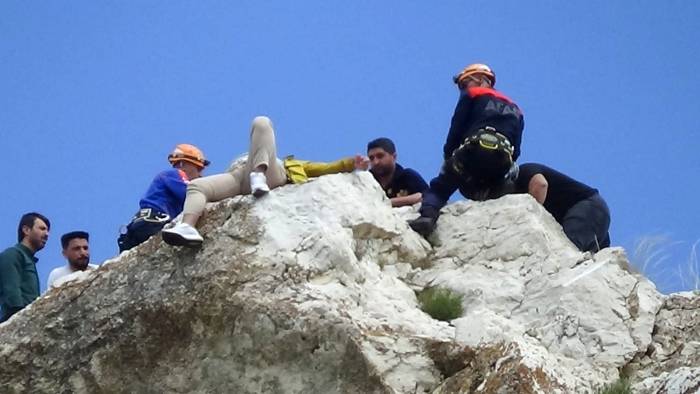 Van’da İntihar Girişiminde Bulunan Şahıs Kayalıklarda Baygınlık Geçirdi