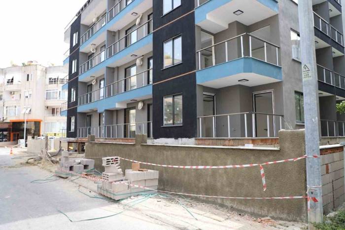 Alanya’da Kirişleri Kesilen Bina Mühürlendi