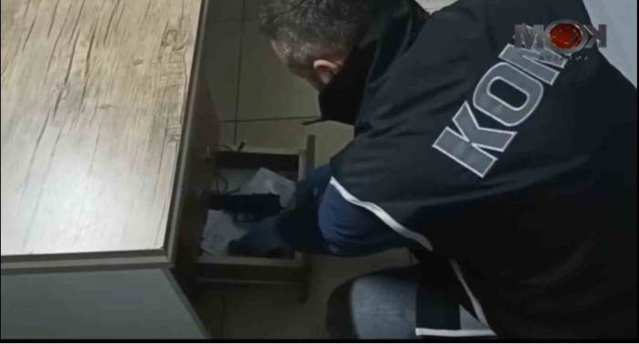 Kendisini Polis, Savcı Olarak Tanıtarak Dolandırıcılık Yapan 2 Şahıs Tutuklandı