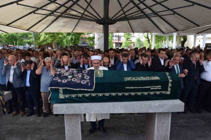 Eski Başkan Yücel Yılmaz’ın Annesi Son Yolculuğuna Uğurlandı