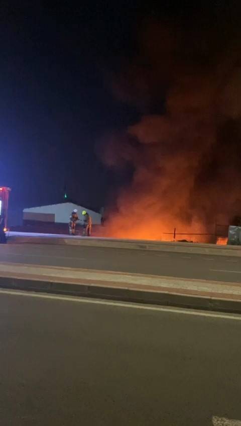 Bursa’da Geri Dönüşüm Tesisinde Çıkan Yangın Paniğe Sebep Oldu