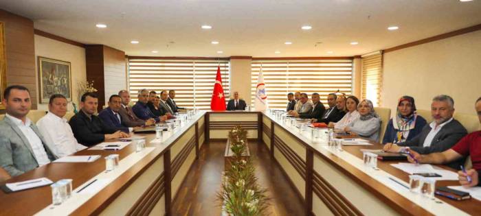 Başkan Özlü Yeni Dönem Yöneticileri İle Buluştu
