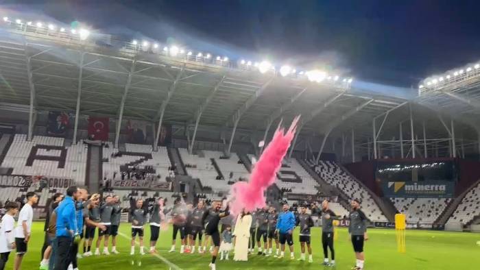 Elazığ Atatürk Stadyumu’nda Sürpriz Parti