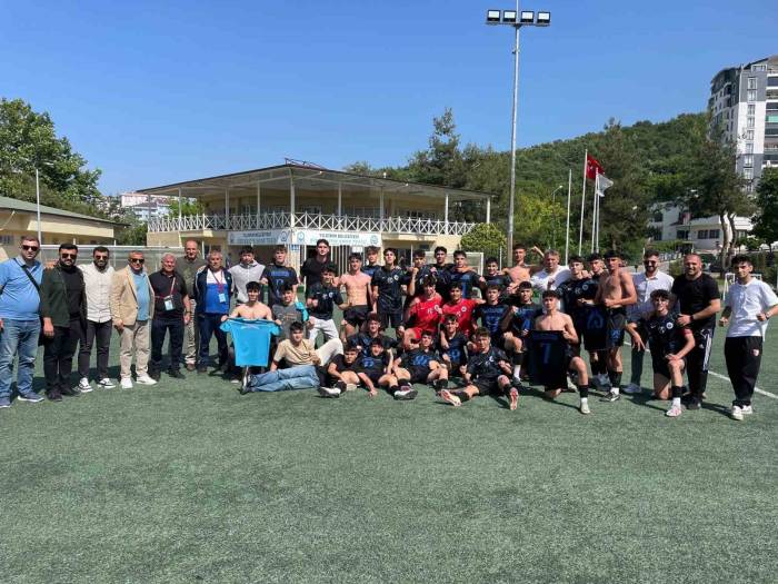 Gemlik Belediyespor U-17 Elit Ligi’nde Şampiyon