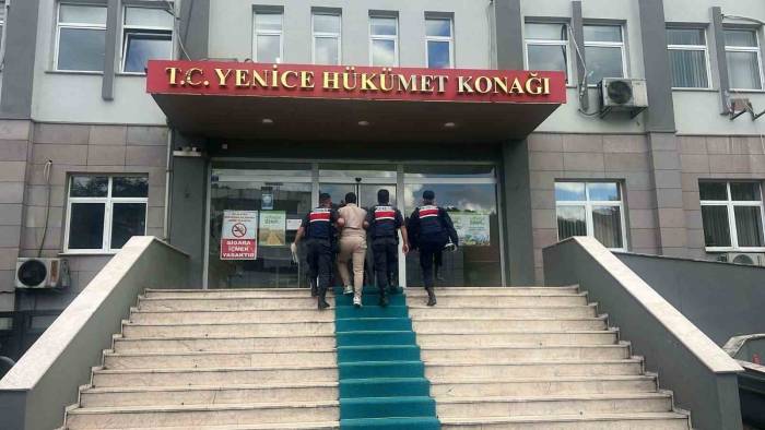 Araması Bulunan 60 Kişi Yakalandı