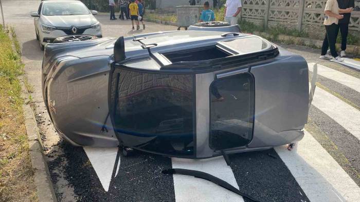 Elektrikli Araç Kaldırımdaki Kadınlara Çarptı: 1’i Ağır 2 Yaralı