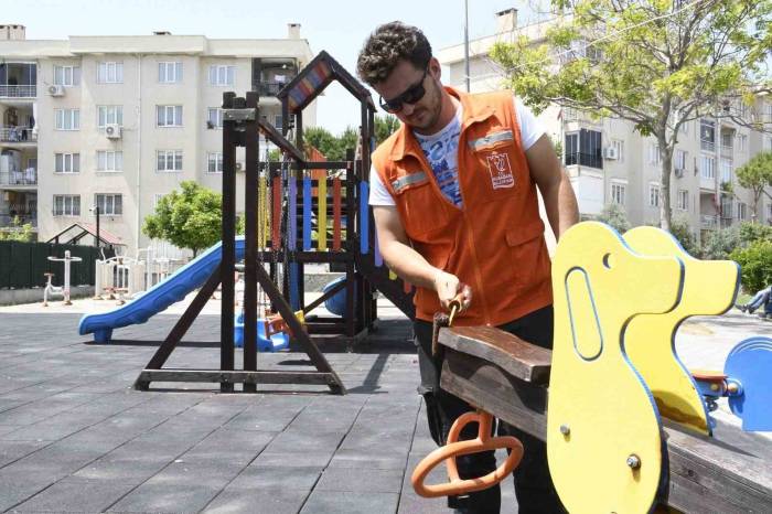 Kuşadalı Çocuklar İçin Parklar Yenilendi