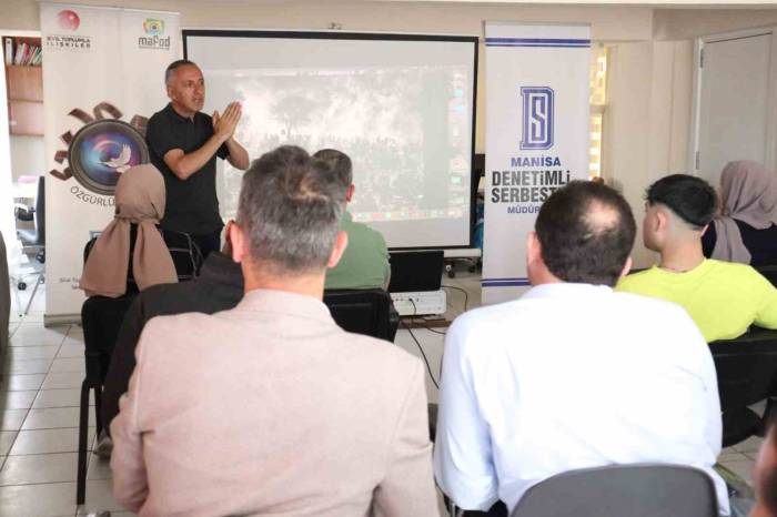 Ödüllü Fotoğrafçı Denetimli Serbestlikte Söyleşiye Katıldı