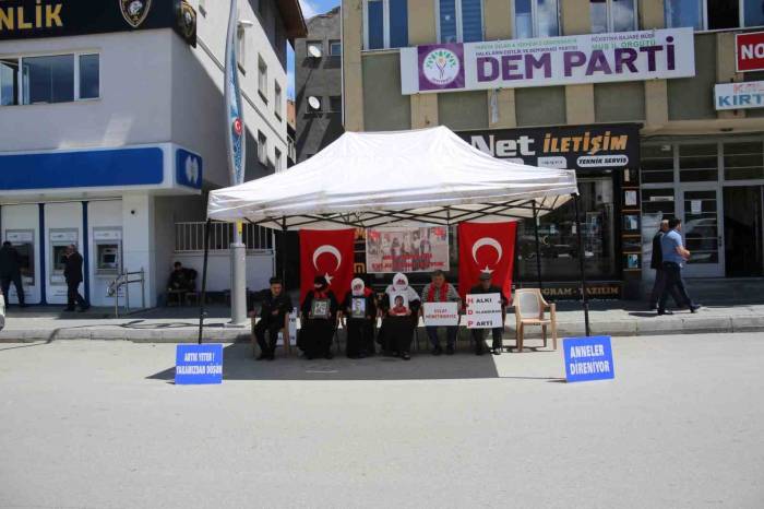 Muş’ta Ailelerin Evlat Nöbeti Devam Ediyor