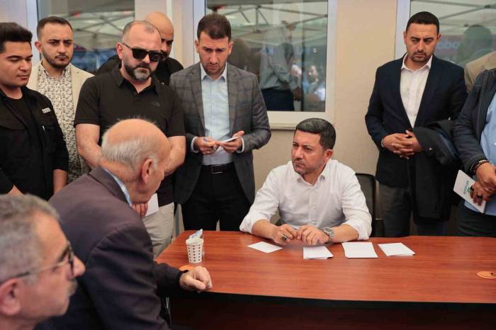 Belediye Başkanı Arı, Vatandaşın Sorunlarını ‘Mobil Makam’ Da Dinliyor