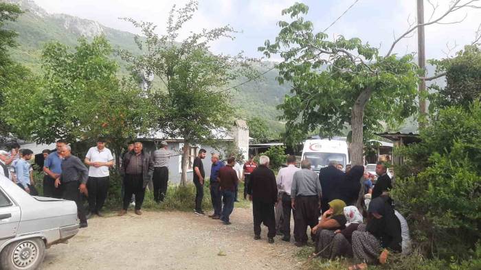 Osmaniye’de Facia Bir Ev Ve Çevresinde Silahla Vurulmuş 3 Ceset Bulundu