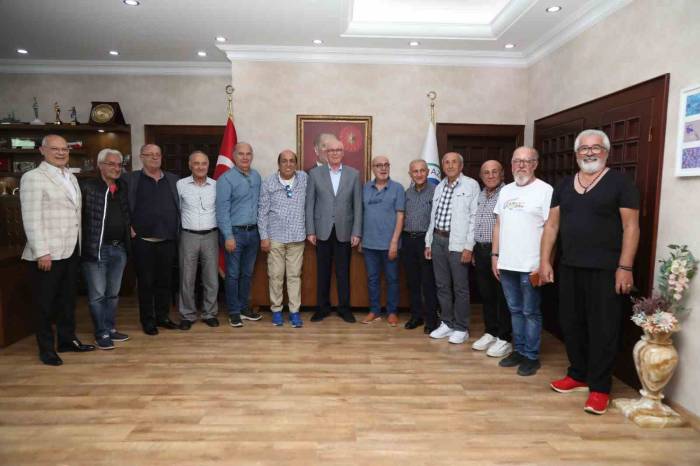 Hababam Sınıfı’nın Oyuncuları Başkan Kurt’u Ziyaret Etti