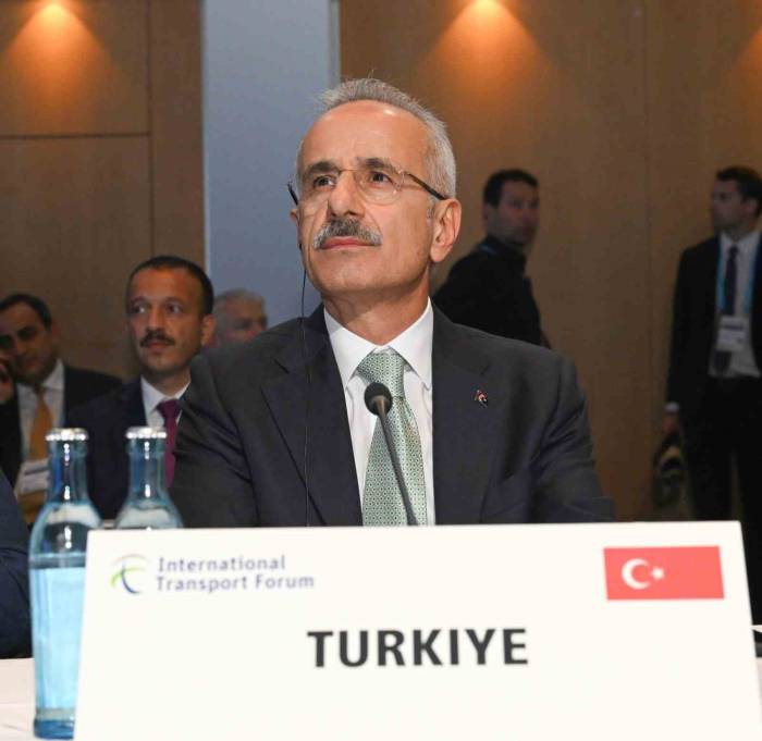 Ulaştırma Bakanı Uraloğlu “Ukrayna Hakkında Özel Bakanlar Yuvarlak Masa Toplantısı”na Katıldı