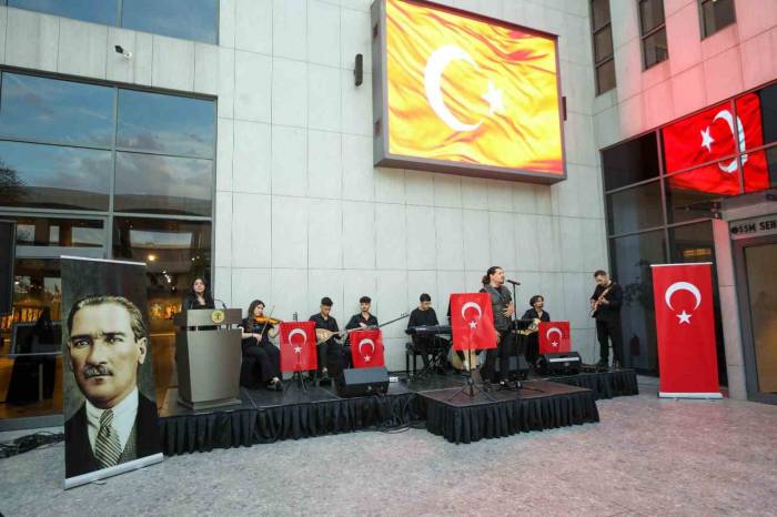 Şehitkamil’de "90’lardan Kalan Şarkılar" Konseri Düzenlendi