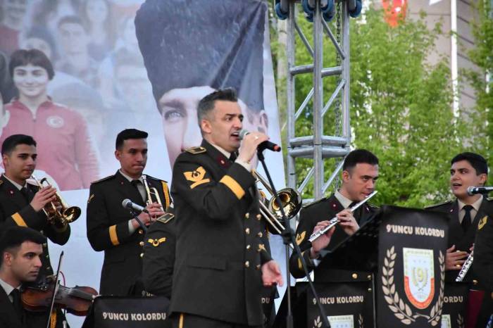 Ardahan’da Askeri Bandoya Yoğun İlgi