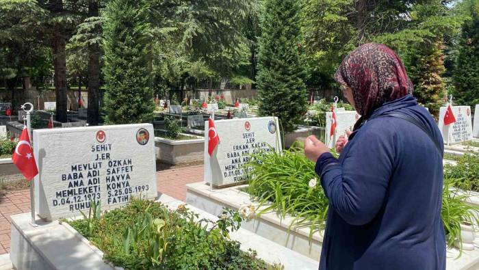 Bingöl’de 33 Silahsız Askerin Şehit Edilmesinin Acısı Dinmedi