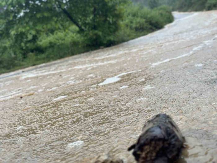 Gürsu Ovasına Ceviz Büyüklüğünde Dolu Yağdı