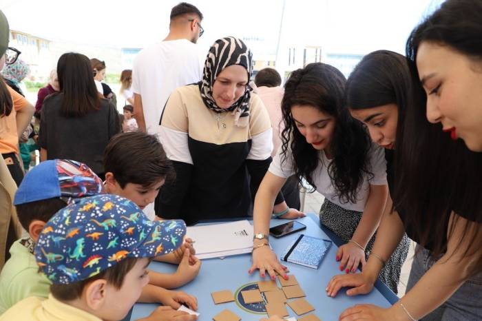 Ebyü’de Minik Üniversiteliler Bilim Ve Sanat Şenliği Düzenlendi