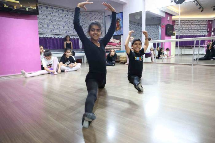 Çadır Kentin Depremzede Balerinleri