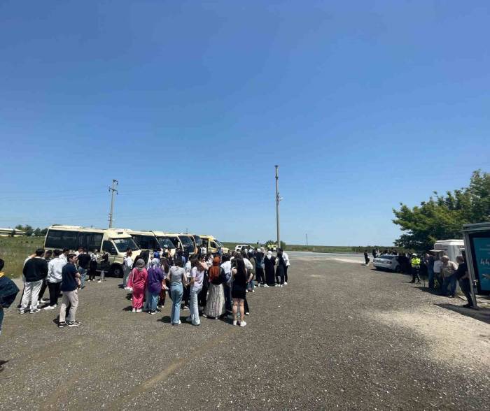 Öğrenciler, Belediyenin Minibüs Zammına Karşı Eylem Başlattı