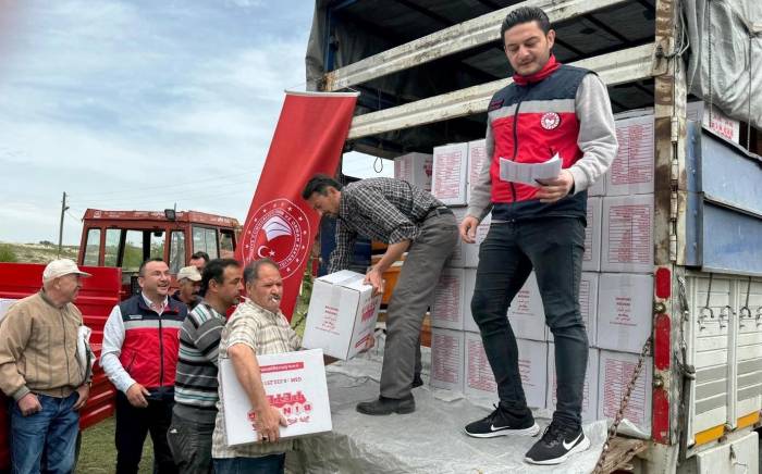 Kütahya’da 15 Üreticiye Ücretsiz 105 Arı Kovanı Dağıtıldı