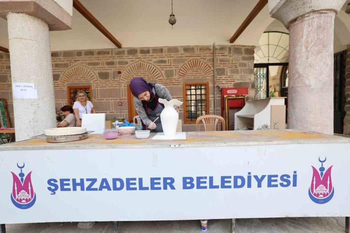 Şehzadeler’in Kadınları El Emeklerini Sanata Dönüştürüyor